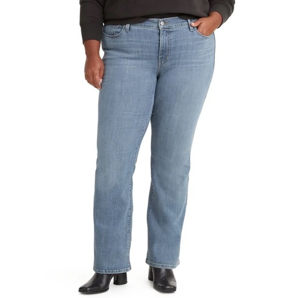Levi's Women’s Classic Bootcut Jeans in Medium Blue